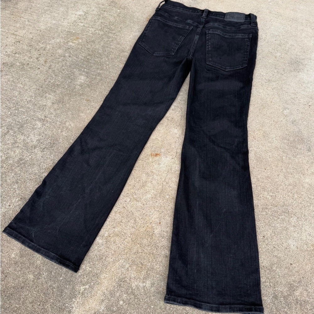 Madewell | Mid-Rise Kick Out Jeans Minimalist Washed Black Size 26 Flare Denim